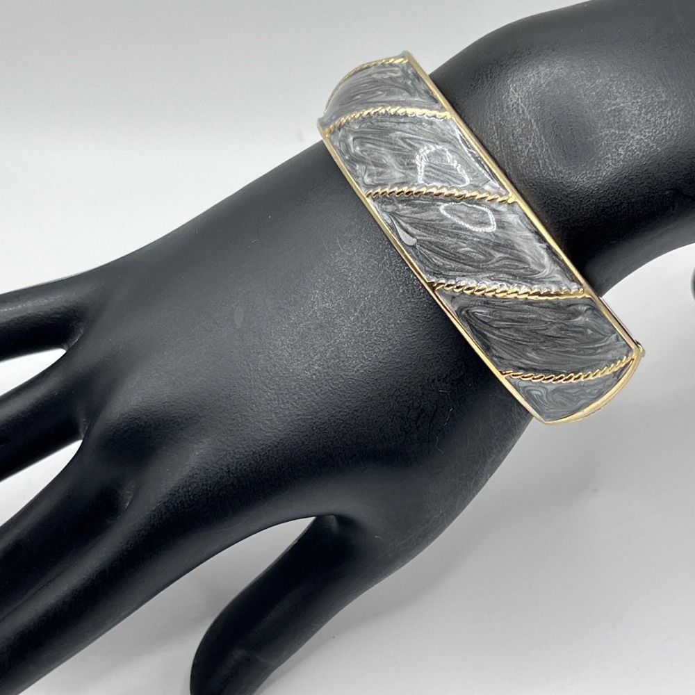 Vintage Gold Tone Hinged Clamper Gray Swirl Enamel Bangle Bracelet 6.5